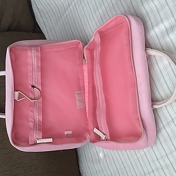 Nwot Benefit pink velour toiletries case - Picture 6 of 6